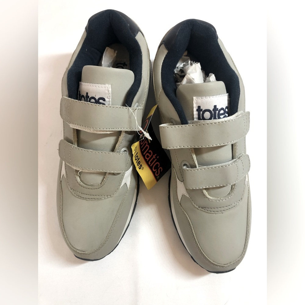 Totes by Chromatic Women’s Comfort Walking Sneakers Shoes size 8.5 wide NWT
